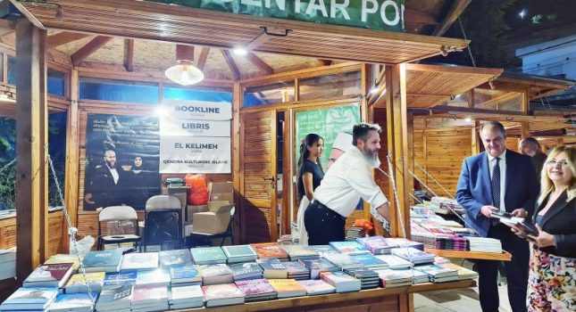 ISLAMSKI KULTURNI CENTAR POKLANJA KURANE I NAJLJEPŠE ISLAMSKE KNJIGE SVIM POSJETIOCIMA MEĐUNARODNOG SAJMA KNJIGA U ULCINJU