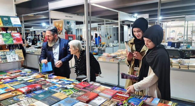 IKC-PODGORICA 18 GOD. ZA REDOM PONOVO NAJUSPJEŠNIJI NA MEĐUNARODNOM SAJMU KNJIGA I OBRAZOVANJA U PODGORICI (442 FOTOGRAFIJA)
