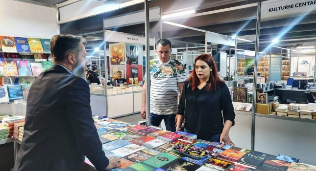 IKC-PODGORICA 18 GOD. ZA REDOM PONOVO NAJUSPJEŠNIJI NA MEĐUNARODNOM SAJMU KNJIGA I OBRAZOVANJA U PODGORICI (442 FOTOGRAFIJA)