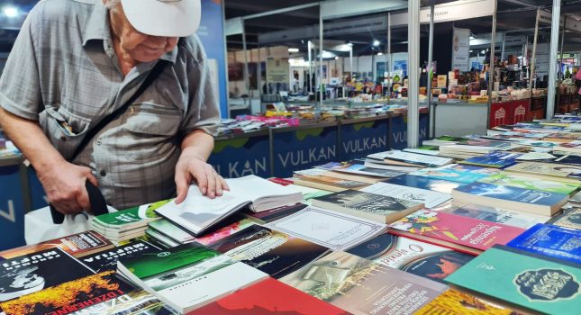 IKC-PODGORICA 19 GOD. ZA REDOM PONOVO NAJUSPJEŠNIJI NA MEĐUNARODNOM SAJMU KNJIGA I OBRAZOVANJA U PODGORICI ( 234 FOTOGRAFIJE)