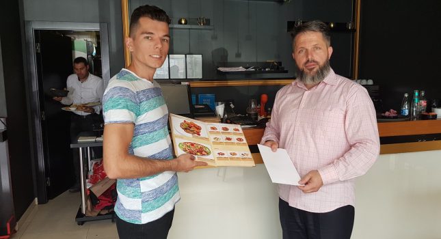 Anonimni donator uplatio tople obroke starom, bolesnom i slijepom Hdž.Hasanu iz Dinoše