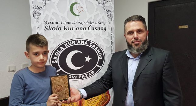 Poklon Kur`ani u boji najmlađim polaznicima Škole Kurana Časnog iz Novoga pazara