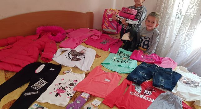 Djevojčica Enesa spremna i srećna za polazak u prvi razred