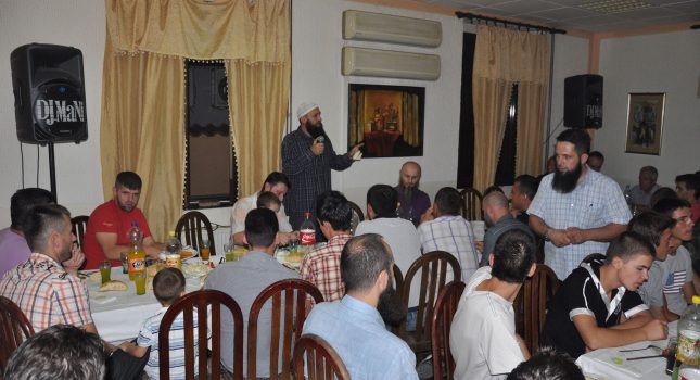 IKC Podgorica upriličio veliku iftarsku sofru, predavanje prof.Elvedina Pezića i podjeli islamskih knjiga
