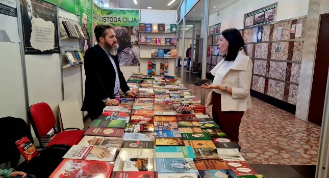 Dominantan štand Islamskog kulturnog centra Podgorica na sajmu knjiga u Nikšiću (200 fotografija)
