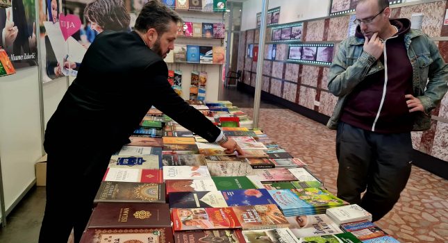 Dominantan štand Islamskog kulturnog centra Podgorica na sajmu knjiga u Nikšiću (200 fotografija)