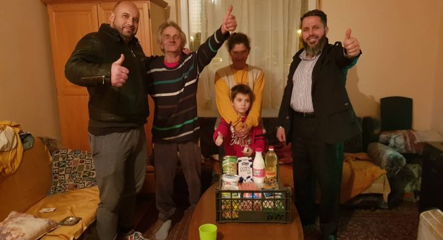 Osnovna hrana pred vratima dvedeset siromaha