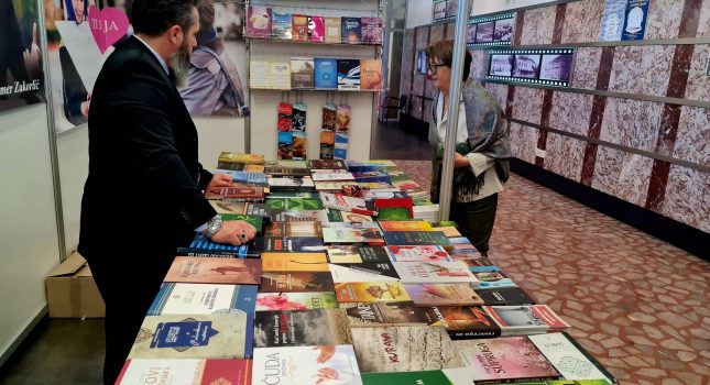 Dominantan štand Islamskog kulturnog centra Podgorica na sajmu knjiga u Nikšiću (200 fotografija)