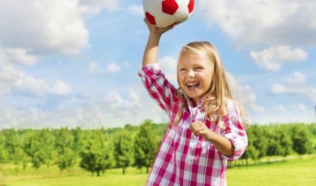 Naučimo naše kćerke da ne moraju biti lijepe. Naučimo ih da budu smjele i odvažne