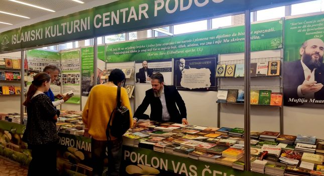 Dominantan štand Islamskog kulturnog centra Podgorica na sajmu knjiga u Nikšiću (200 fotografija)