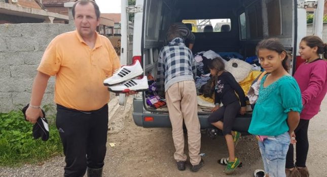 Trosjed, fotelja, ormar, sto+stolice, garderoba i obuća za socijalno ugrožene