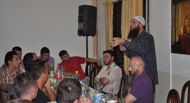IKC Podgorica upriličio veliku iftarsku sofru, predavanje prof.Elvedina Pezića i podjeli islamskih knjiga