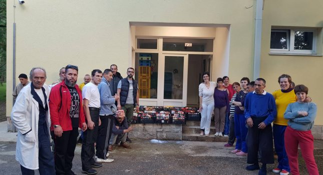 IKC Podgorica podijelio 87 paketa hrane i hemije, građanima Podgorice i Malesije