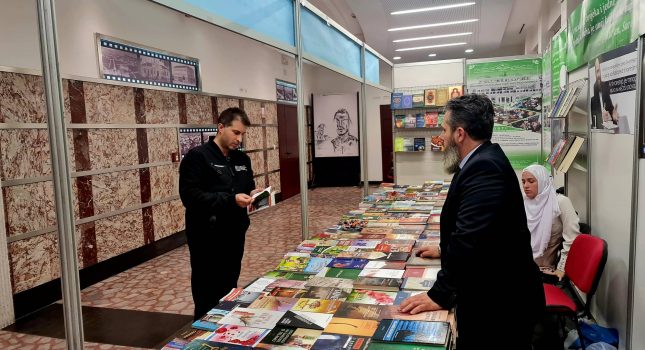 Dominantan štand Islamskog kulturnog centra Podgorica na sajmu knjiga u Nikšiću (200 fotografija)