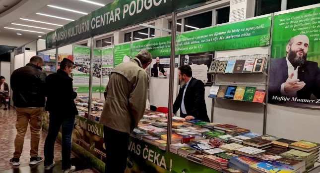 Dominantan štand Islamskog kulturnog centra Podgorica na sajmu knjiga u Nikšiću (200 fotografija)