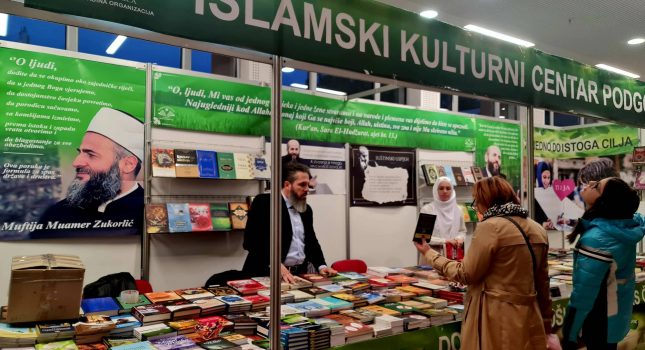 Dominantan štand Islamskog kulturnog centra Podgorica na sajmu knjiga u Nikšiću (200 fotografija)
