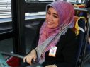 Japanski penzioner gurnuo pokrivenu muslimanku prema vozu