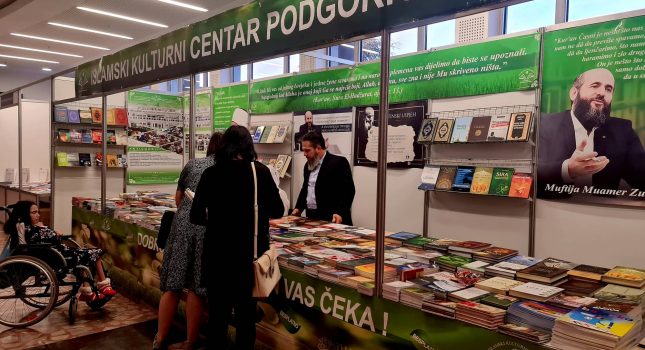 Dominantan štand Islamskog kulturnog centra Podgorica na sajmu knjiga u Nikšiću (200 fotografija)