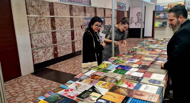 Dominantan štand Islamskog kulturnog centra Podgorica na sajmu knjiga u Nikšiću (200 fotografija)