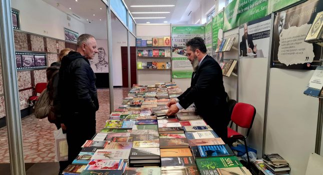 Dominantan štand Islamskog kulturnog centra Podgorica na sajmu knjiga u Nikšiću (200 fotografija)