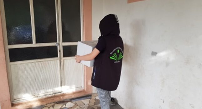 U oči blagoslovljene 27 noći mnogim porodicama uručeni paketi (FOTO)