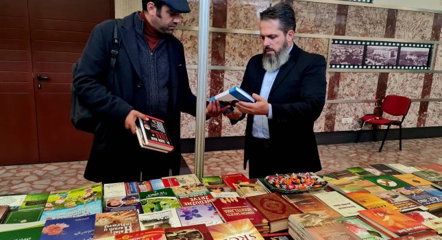 Dominantan štand Islamskog kulturnog centra Podgorica na sajmu knjiga u Nikšiću (200 fotografija)
