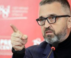 Bursać: Bravo Crna Goro, Vučićević je ratni huškač, zato mu tu i nije mjesto