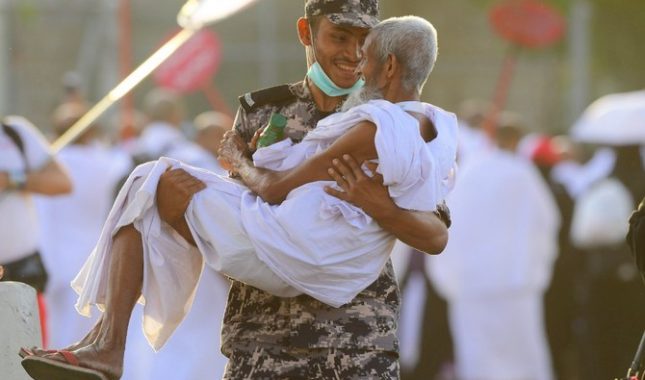 Saudijski vojnici i policajci osvojili srca svih hadžija /FOTO/