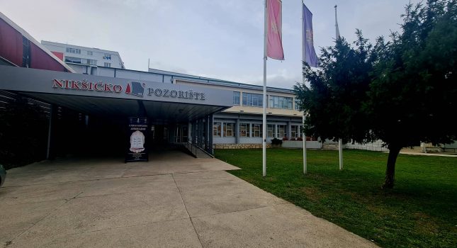 Dominantan štand Islamskog kulturnog centra Podgorica na sajmu knjiga u Nikšiću (200 fotografija)