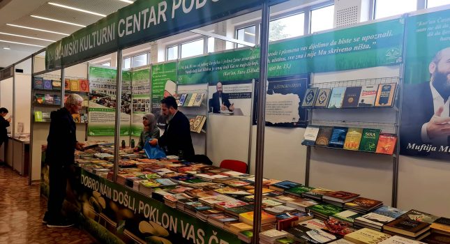 Dominantan štand Islamskog kulturnog centra Podgorica na sajmu knjiga u Nikšiću (200 fotografija)
