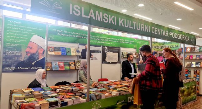 Dominantan štand Islamskog kulturnog centra Podgorica na sajmu knjiga u Nikšiću (200 fotografija)