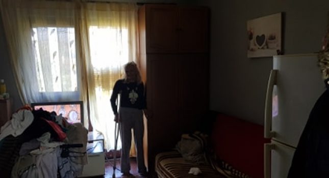 Trosjed, fotelja, ormar, sto+stolice, garderoba i obuća za socijalno ugrožene