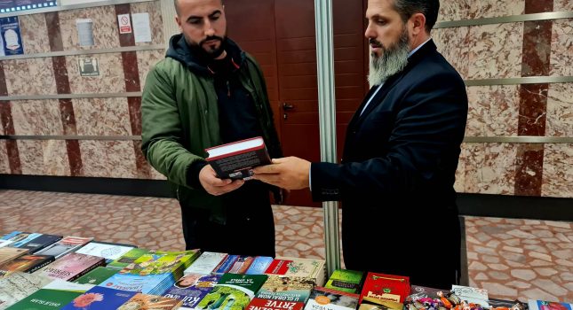 Dominantan štand Islamskog kulturnog centra Podgorica na sajmu knjiga u Nikšiću (200 fotografija)