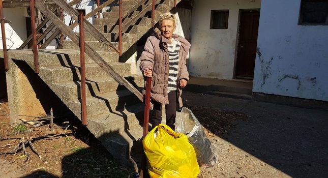 Odjeća i obuća za socijalno grožene porodice-IKC Podgorica