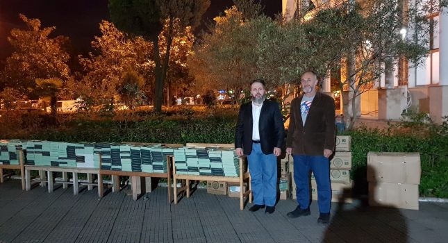 Podijeljeno 2,800 knjiga vjernicima i vjernicama u Skadru-Džamija Paruc