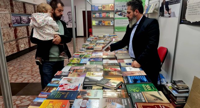 Dominantan štand Islamskog kulturnog centra Podgorica na sajmu knjiga u Nikšiću (200 fotografija)