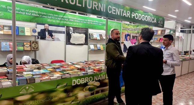Dominantan štand Islamskog kulturnog centra Podgorica na sajmu knjiga u Nikšiću (200 fotografija)