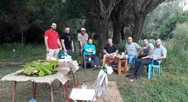 Vranjski džemat organizovao druženje uz bogatu sofru na obali skadarskog jezera