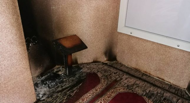 GORIO MIHRAB – Podmetnut požar u Nikšićkoj džamiji (Foto)