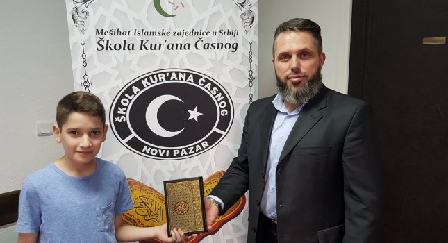 Poklon Kur`ani u boji najmlađim polaznicima Škole Kurana Časnog iz Novoga pazara