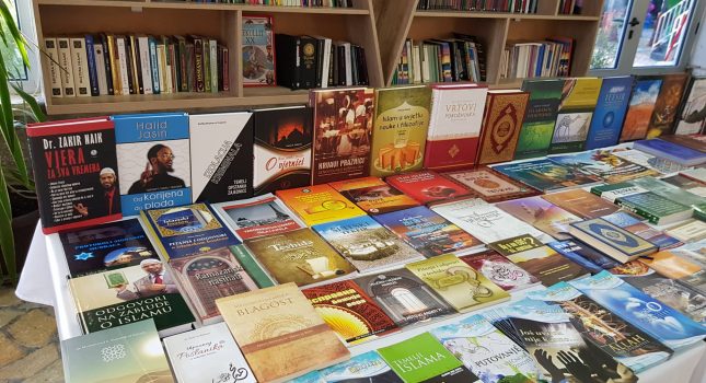 ,,Jedinstvenom,, Halal restoranu IDEA donirano preko 76 naslova raznih knjiga