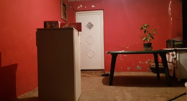 Donirana garderoba, obuća, invelidska kolica, frižider i posuđe IKC PODGORICA