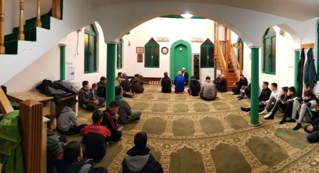 Poklon džematu Vranj-100 knjiga ,,Održavanje rodbinskih veza,,