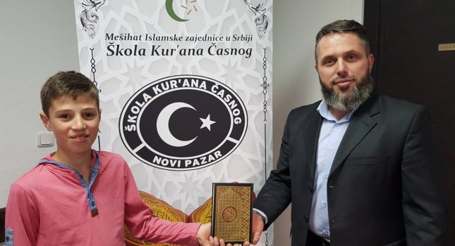 Poklon Kur`ani u boji najmlađim polaznicima Škole Kurana Časnog iz Novoga pazara