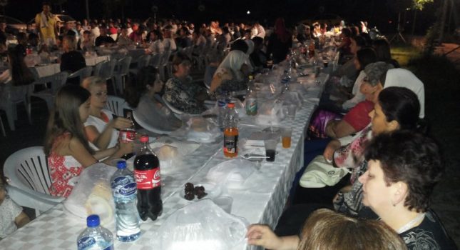 Organizovan veliki iftar na otvorenom u Tuzima (Podgorica)