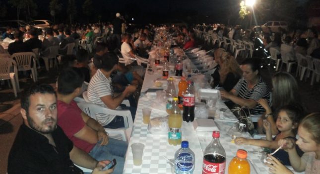 Organizovan veliki iftar na otvorenom u Tuzima (Podgorica)