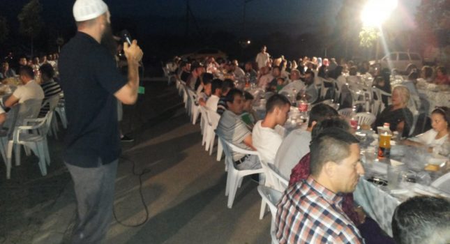 Organizovan veliki iftar na otvorenom u Tuzima (Podgorica)