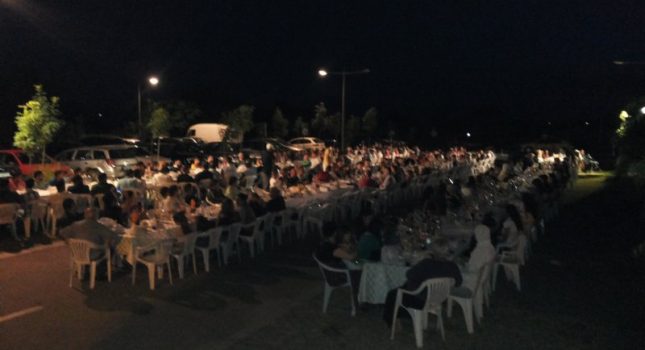 Organizovan veliki iftar na otvorenom u Tuzima (Podgorica)