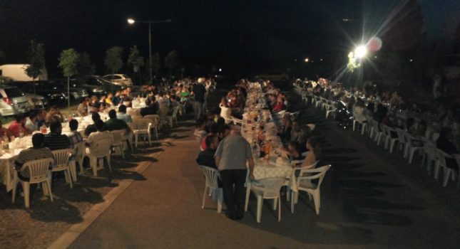 Organizovan veliki iftar na otvorenom u Tuzima (Podgorica)