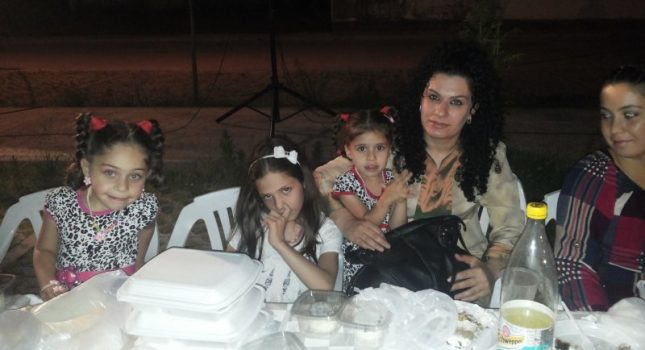 Organizovan veliki iftar na otvorenom u Tuzima (Podgorica)